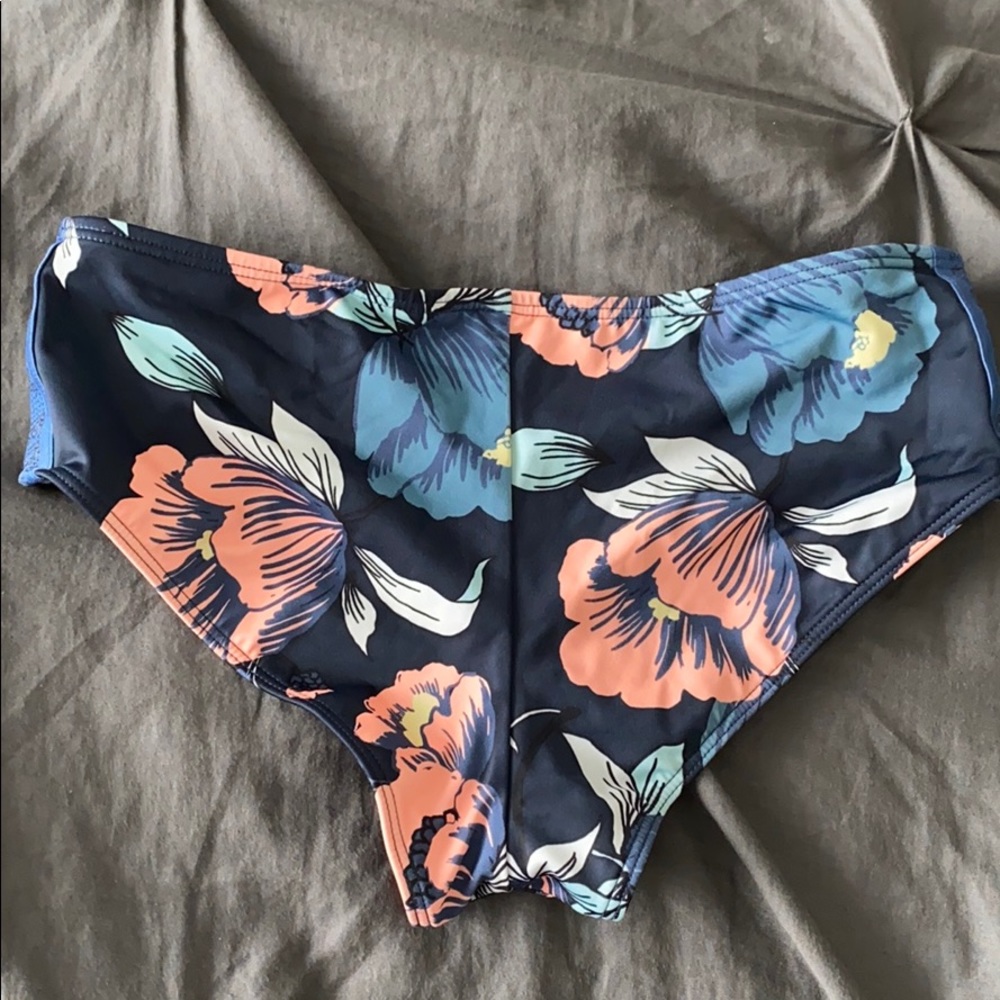 ROXY Sporty Floral Bikini - Picture 5 of 5